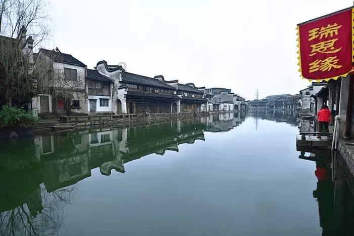 玄彬孙艺珍过节照片曝光,深情对视爱意满满